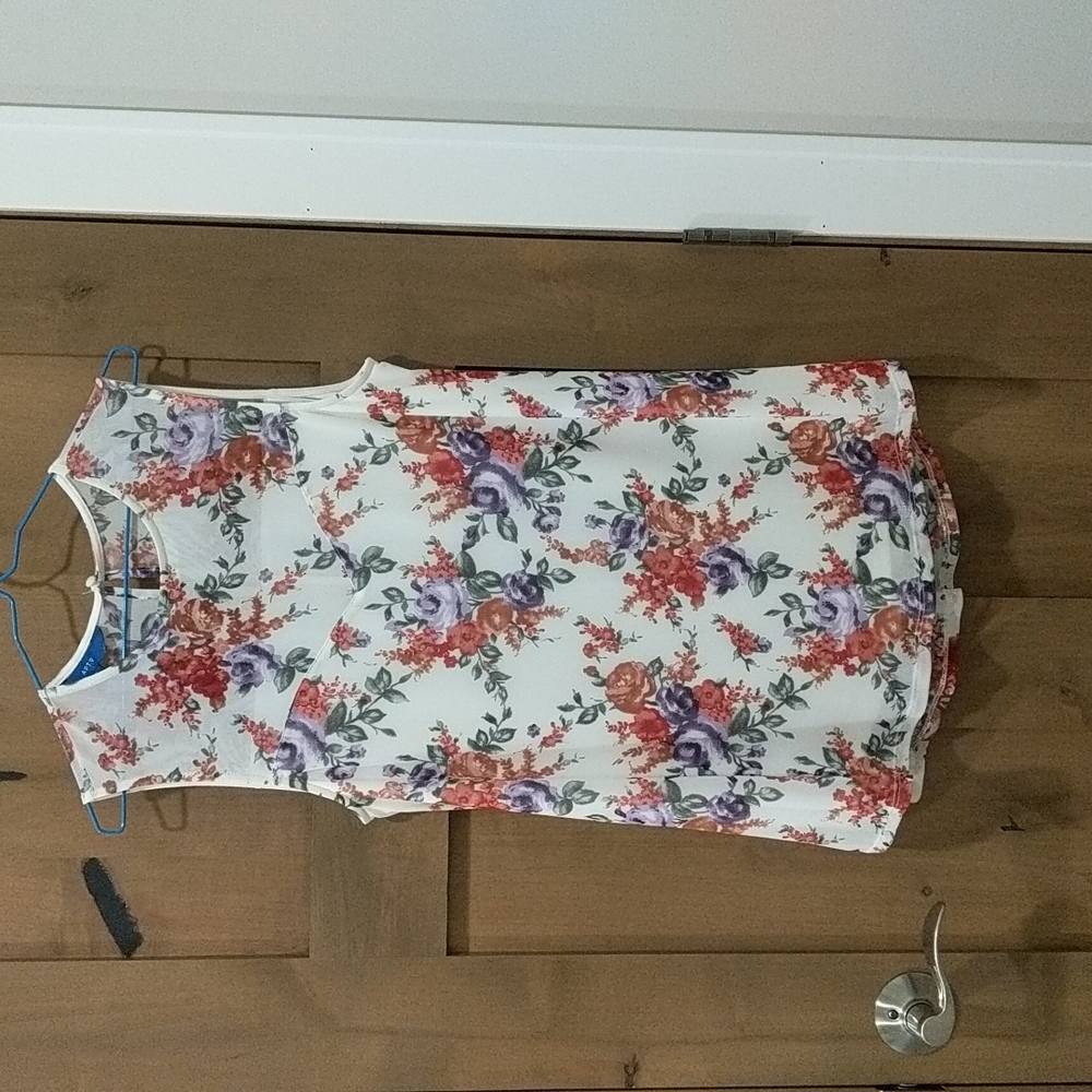 Sleeveless tunic top